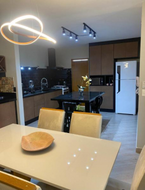 Apartamento Sofisticado a 03 minutos da praia Enseada